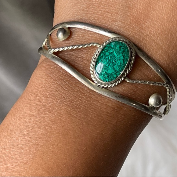 Vintage | Green Turquoise Chip Inlay Stamped Alpaca Mexico Cuff Bracelet - Picture 3 of 16
